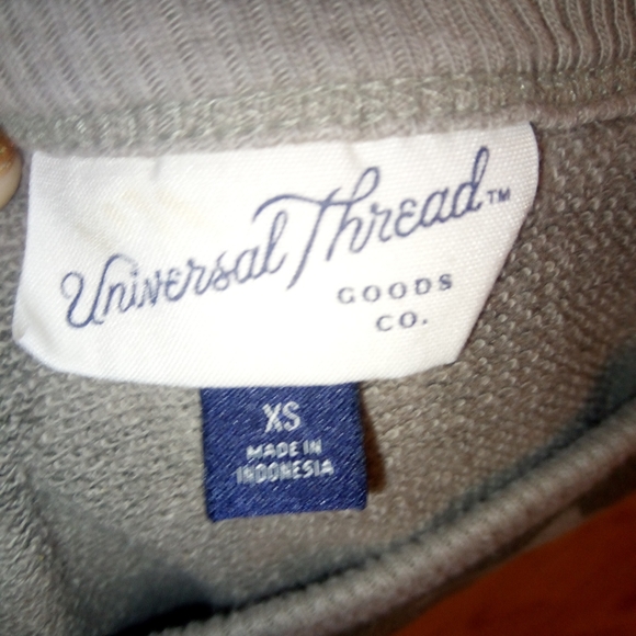Universal Threads crop sweater - Picture 2 of 3
